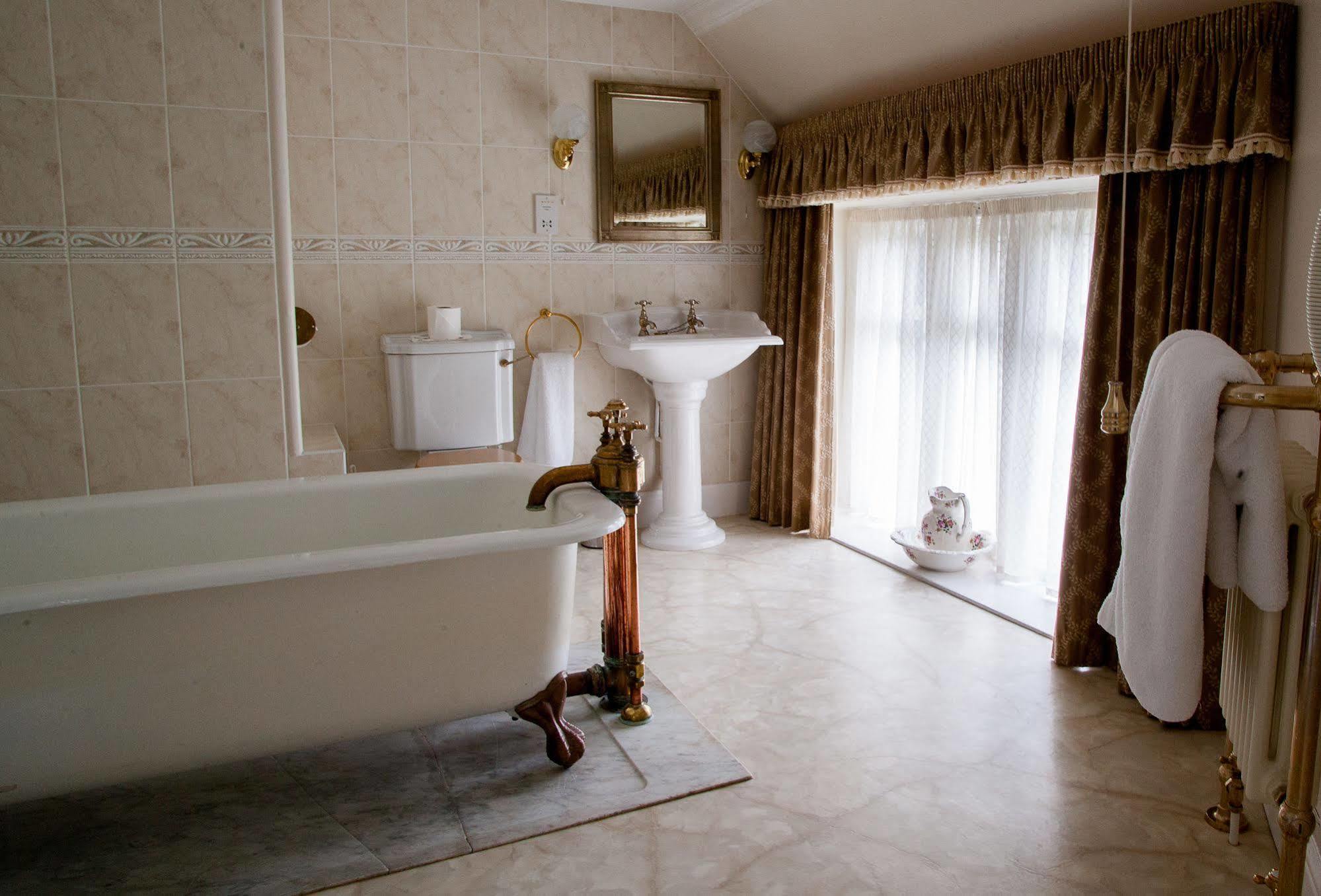Petwood Hotel Удхол Спа Екстериор снимка